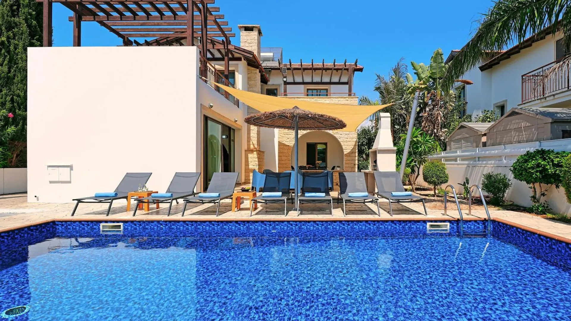 Villa Evia - Walking To Med Sea Ayia Napa